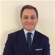 Avvocato impartisce lezioni di diritto e materie umanistiche